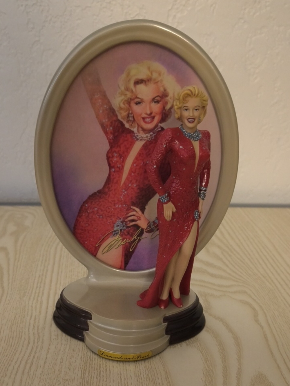 Marilyn Monroe Diamonds & Pearls Divinely Marilyn  Statue Plate - Limited